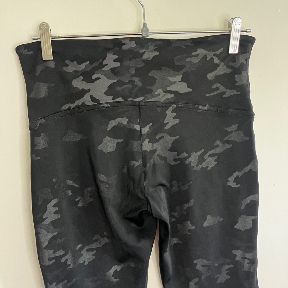 SPANX Black Camo Printed Metallic Seamless High Waisted Full Length Leggings - Picture 5 of 7